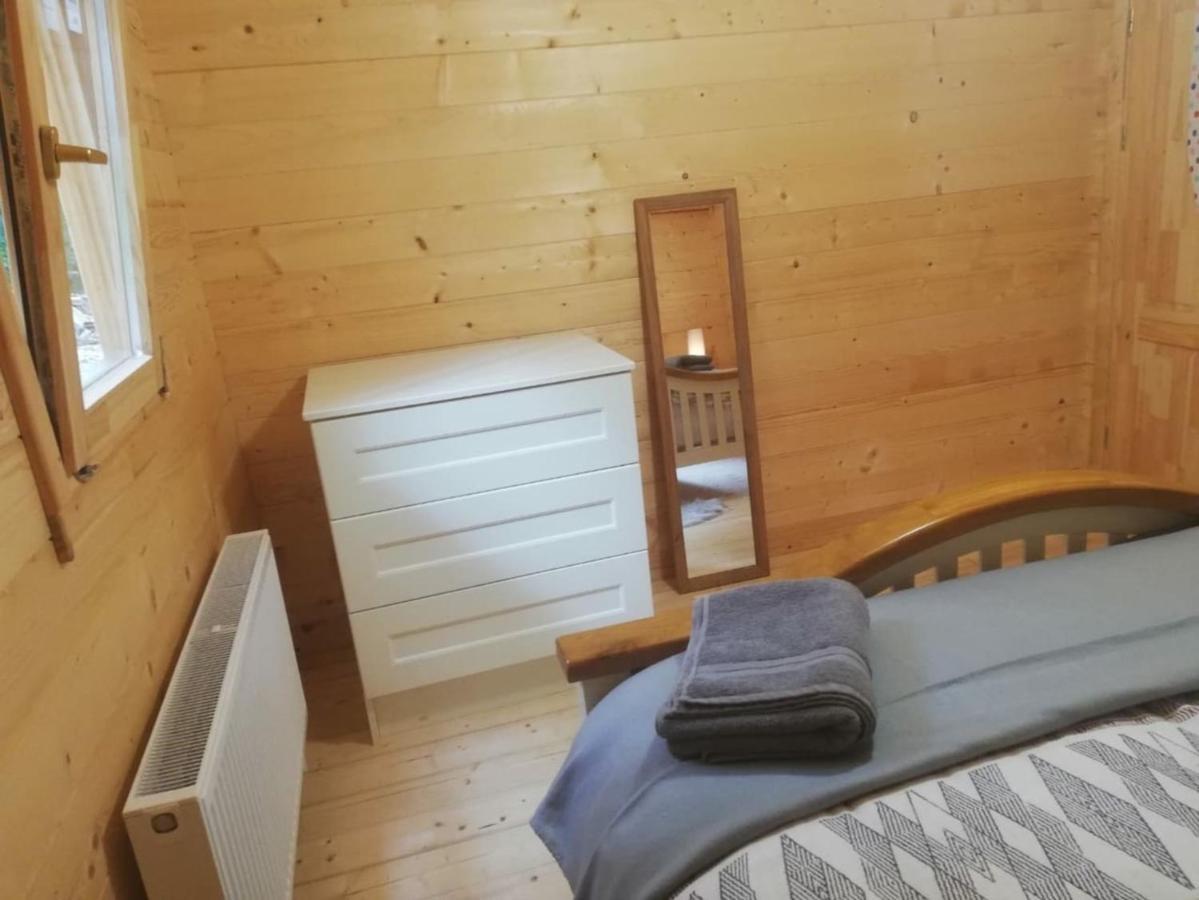 Stunning Log Cabin On The Lake Portroe Kültér fotó