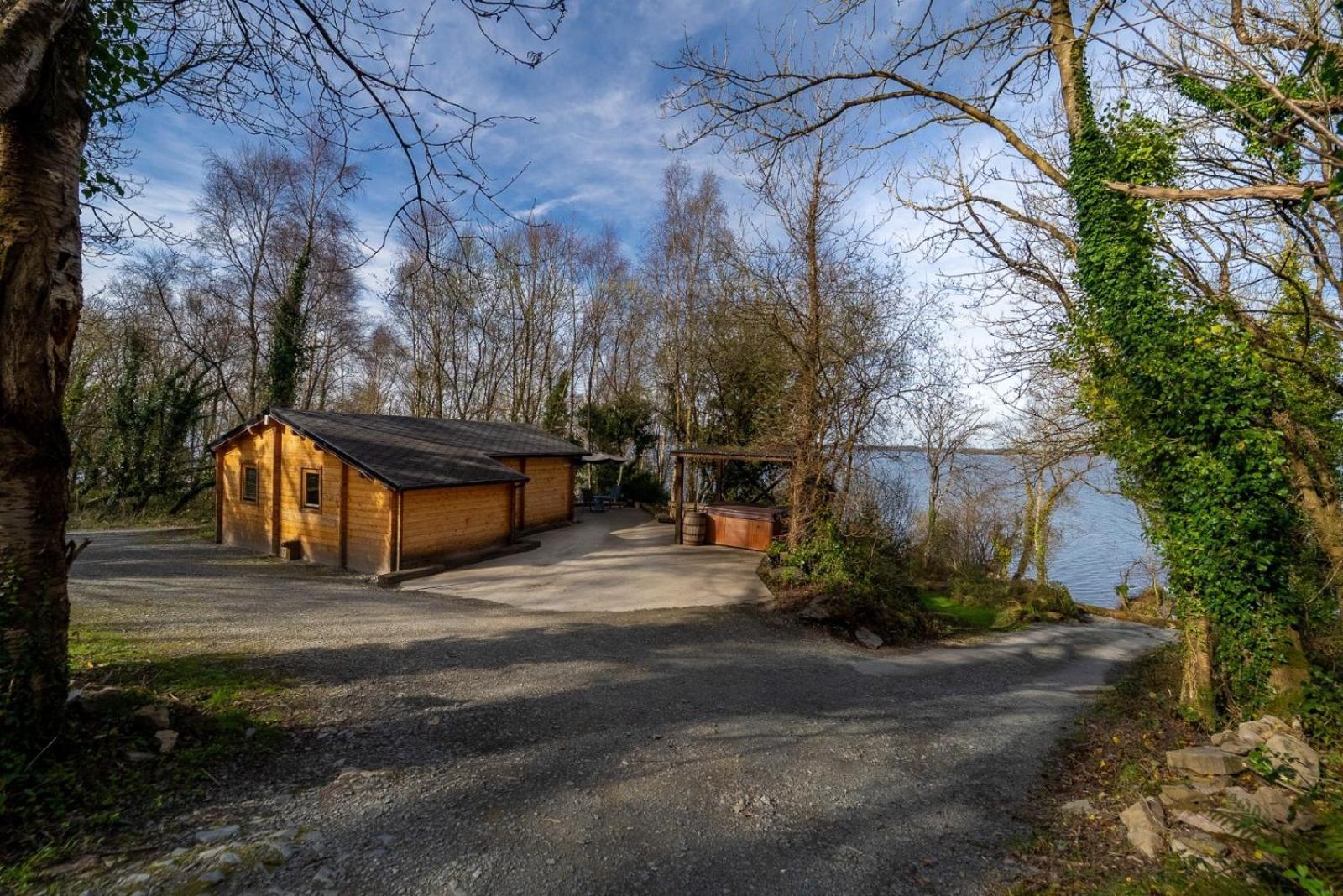 Stunning Log Cabin On The Lake Portroe Kültér fotó